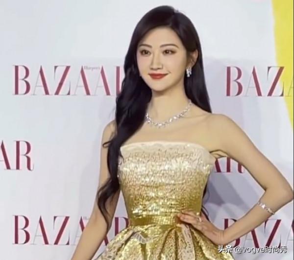 “芭莎慈善夜”女明星生圖火了，沒有修圖後，楊冪真有35歲嗎？