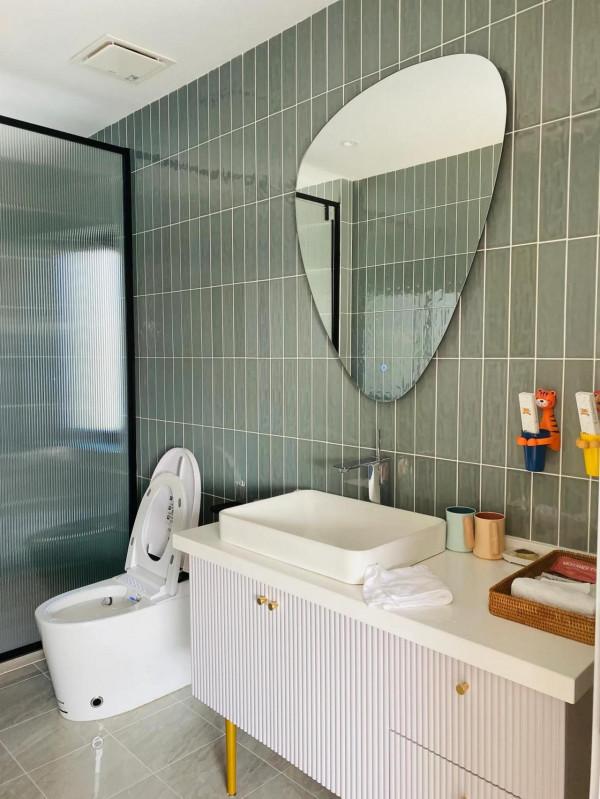 東山小憩，拾隅為家