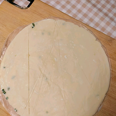 好吃不貴的香腸酥皮卷做法，超級入味，老人小孩都愛吃