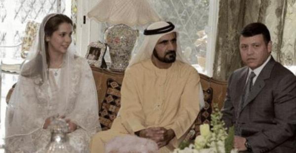 54歲英拉穿粉衣扮嫩,同框比美贏小24歲不丹王后,哥哥始終守護她 54歲英拉穿粉衣扮嫩,同框比美贏小24歲不丹王后,哥哥始終守護她