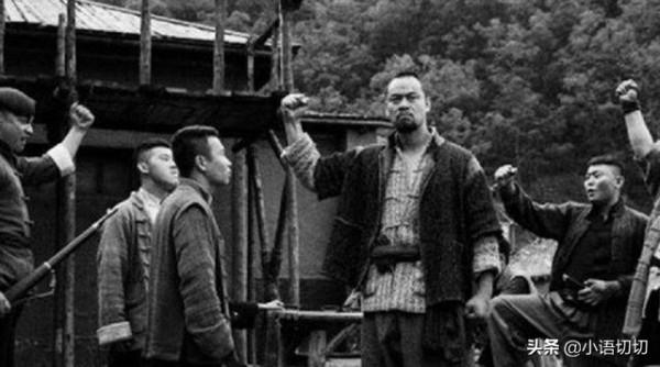 1950年土匪屠城，13名幹部被頭朝下活埋，解放軍鐵腕復仇