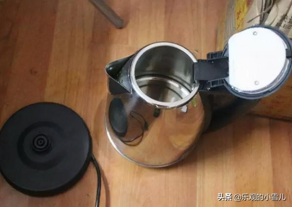 “廢舊”電熱水壺別扔了！放在“陽臺”全家搶著用，解決不少困擾