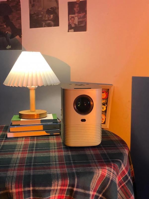 這應該是最適合年輕人的投影儀了 這應該是最適合年輕人的投影儀了