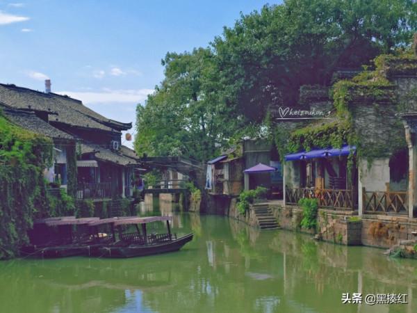 初遊新市古鎮，覺得這裡和烏鎮很像，後來才明白這“神似”的原因