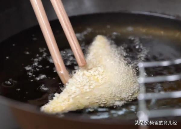 居家分享一款香蕉類美食，外脆裡嫩，甜香味美，孩子特愛吃