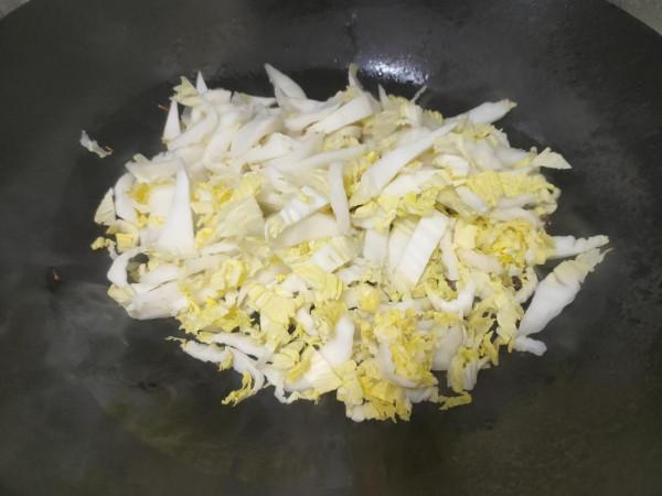 炒白菜幫，多加1樣蔬菜一起炒，酸香可口，下飯好吃