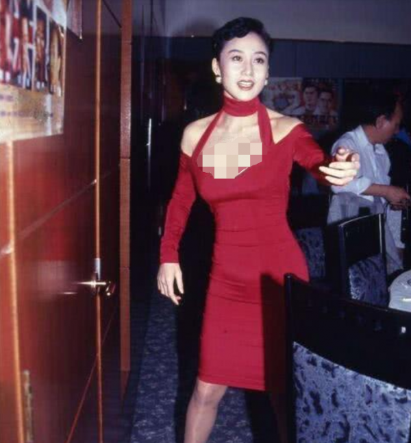 30年前，懷有身孕的黃秋燕被李連杰拋棄，如今她過得怎樣？