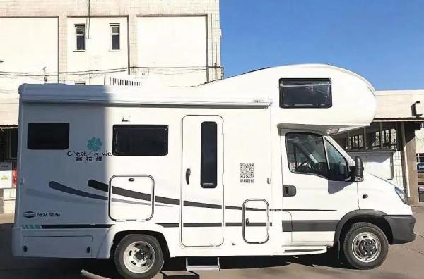 硬朗外觀搭配通透空間，L型沙發＋5臥，獨具一格，塞拉維Z63房車