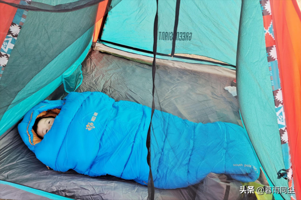 野外遭遇下雨怎麼辦？雨中徒步與露營的21條要點與提示要牢記