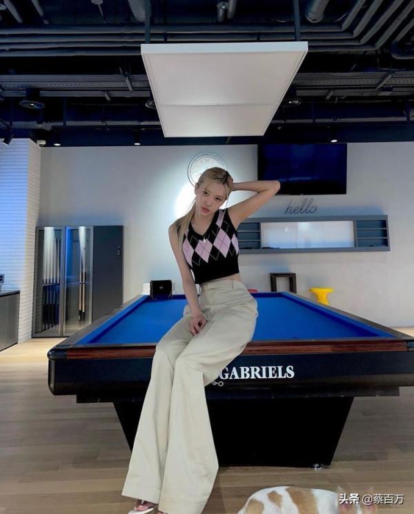 韓國女星全在穿爺爺背心！三種搭配方式洋溢減齡氣質學院風