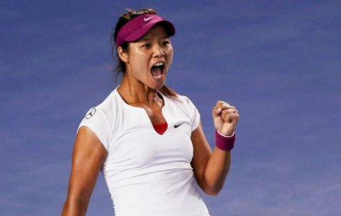 網球女王李娜久違亮相！提前給大家拜年，如今40歲顏值氣質大變