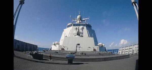 驅逐艦勝過巡洋艦，052D驅逐艦與瓦良格巡洋艦軍演，對比反差明顯