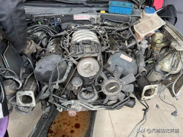 經濟下行購買新車計劃暫緩，翻新復古老爺車圓屁股奧迪老A6照樣香