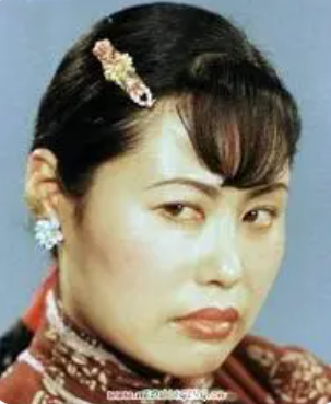 一婚被家暴，二婚被嫌棄，三婚惹爭議，71歲的斯琴高娃怎樣了？