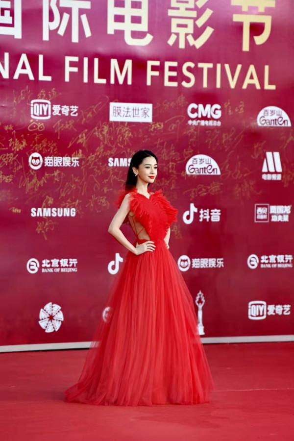 北影節紅毯星光熠熠,200多位電影人共赴光影盛典 北影節紅毯星光熠熠,200多位電影人共赴光影盛典