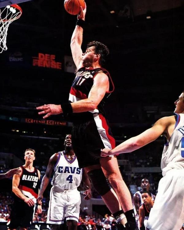 帶著殘疾人停車牌打球！掀翻美國夢之隊一條腿就能跟奧尼爾五五開