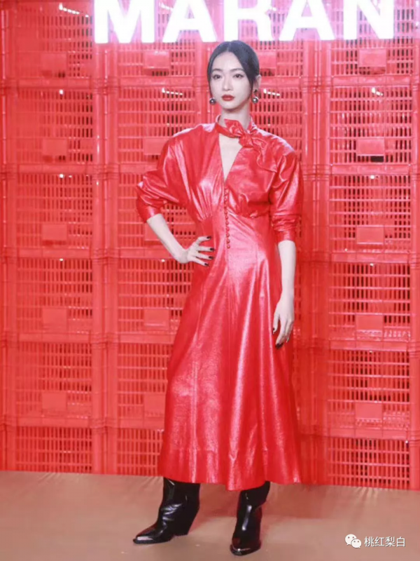 港女真霸氣!鄧萃雯氣場全開,彷彿自帶囂張BGM 港女真霸氣!鄧萃雯氣場全開,彷彿自帶囂張BGM