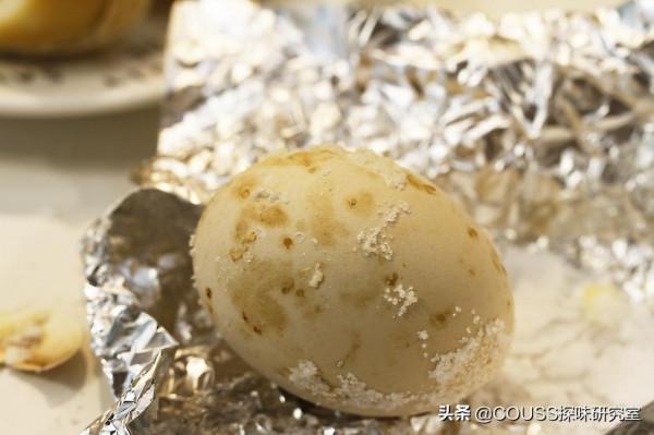 雞蛋新式烤法：雪花鹽烤雞蛋