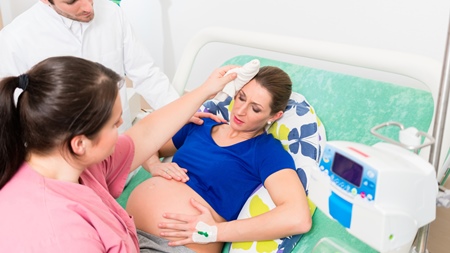 臨近預產期，吃螃蟹，山楂能催生？分娩時準媽媽應該怎麼吃才好