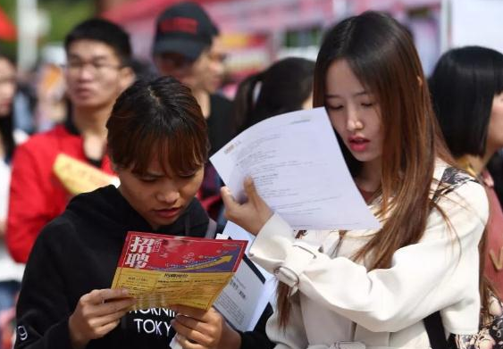 大學生就業調查,6成大學生認為,自己在畢業10年內將年入百萬 大學生就業調查,6成大學生認為,自己在畢業10年內將年入百萬