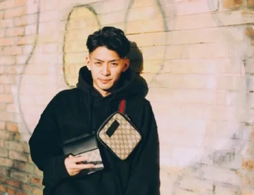 一家四口全是演員，爸爸是影帝，兒子是童星，媽媽和女兒都很漂亮