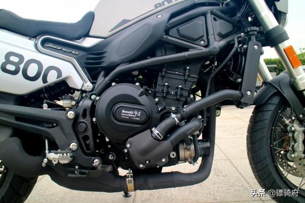 意國雙雄全面對比——貝納利幼獅800T版 VS 杜卡迪自遊800 意國雙雄全面對比——貝納利幼獅800T版 VS 杜卡迪自遊800