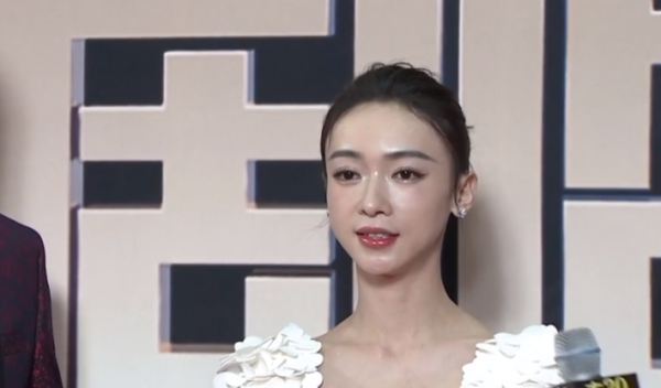 國劇盛典紅毯：劉濤僵硬假笑宋祖兒遲到黑臉，熱依扎讓人眼前一亮