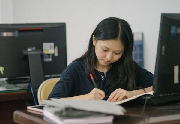 985名校畢業,連續三年考不上公務員,大學白唸了,愧對父母 985名校畢業,連續三年考不上公務員,大學白唸了,愧對父母