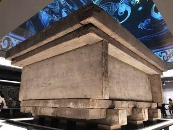 記者故意刁難周總理:為何要用美產鋼筆?他的回答讓記者羞愧 記者故意刁難周總理:為何要用美產鋼筆?他的回答讓記者羞愧