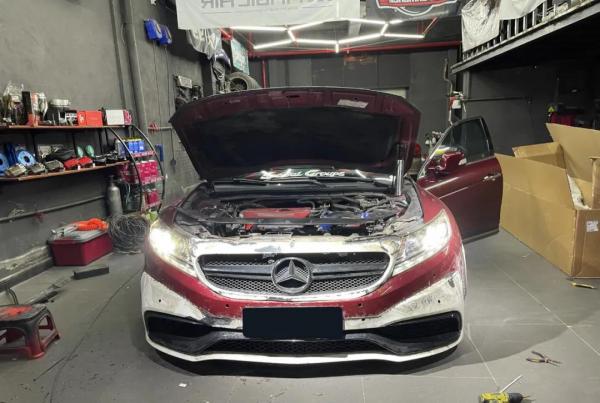 明明長著一張賓士C63的前臉,還說自己是一輛本田? 明明長著一張賓士C63的前臉,還說自己是一輛本田?