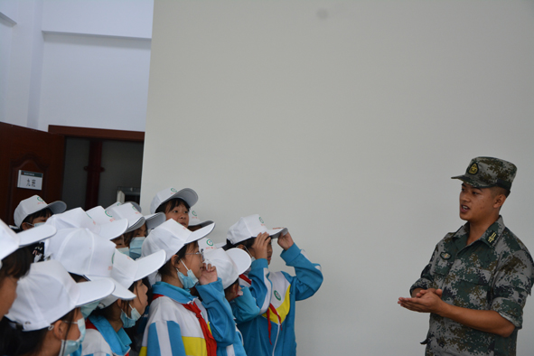 少先學子進軍營，從小“種”下強軍夢