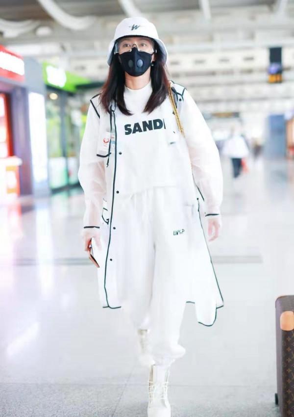 42歲秦嵐套裝穿搭,打破年齡限制,一點也不像“老阿姨” 42歲秦嵐套裝穿搭,打破年齡限制,一點也不像“老阿姨”