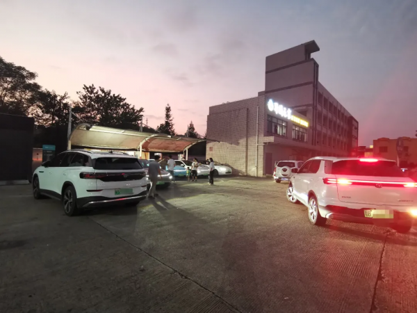 國慶開蔚來跑了3000公里，其實電動車跑長途也沒有那麼難