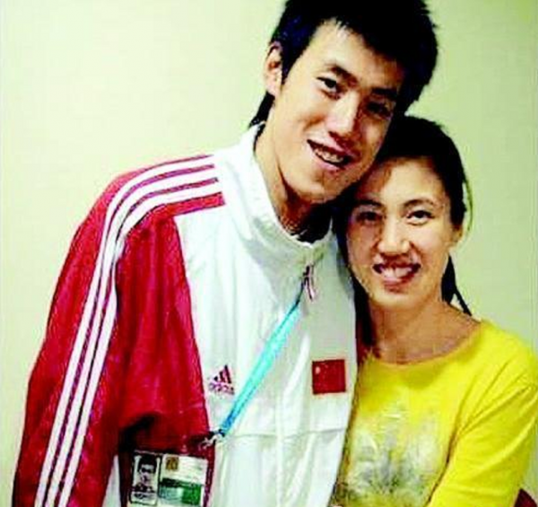 “郎平接班人”周蘇紅：照顧癱瘓丈夫5年後，為何轉身改嫁富商？