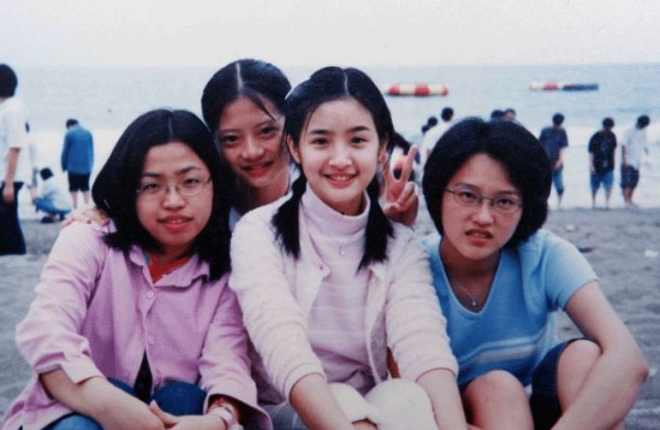 論“少女感”只服這8位，有的靈動自然，有的只會抿嘴瞪眼