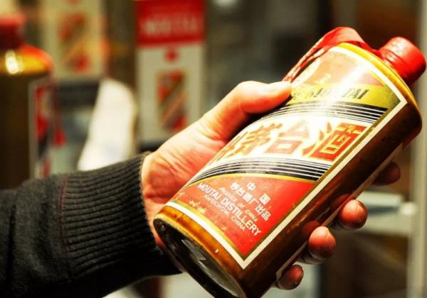 茅臺瓶身上沒有這“四大特徵”，多數是假茅臺酒，內行人才明白