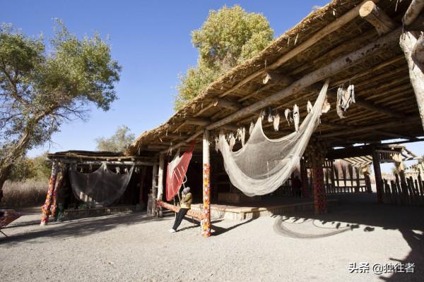 原始的風俗習慣，獨特的圖騰文化，走進羅布人村寨