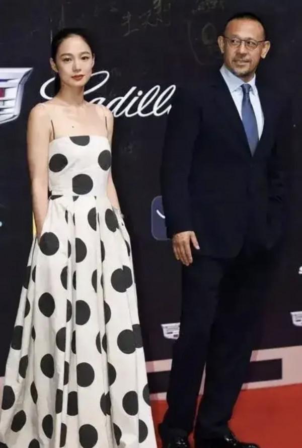 張藝謀老婆和姜文老婆同框,同穿黑白連衣裙,誰更勝一籌? 張藝謀老婆和姜文老婆同框,同穿黑白連衣裙,誰更勝一籌?