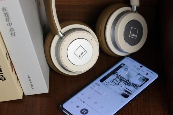 可有線、可藍芽，達尼IO-6深度評：時尚百搭結像好