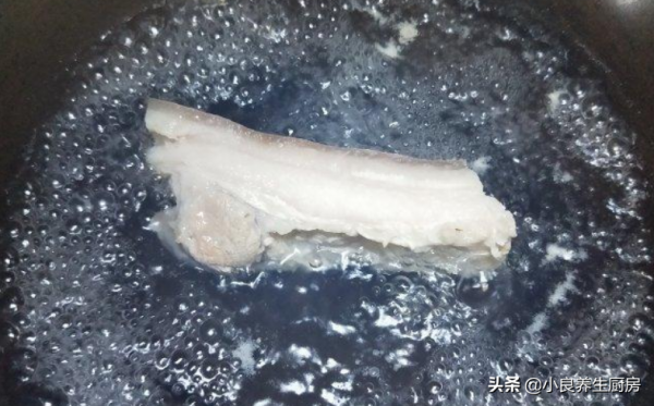 湖北人最愛的五花肉吃法,營養又美味,解饞開胃,全家人都誇讚 湖北人最愛的五花肉吃法,營養又美味,解饞開胃,全家人都誇讚