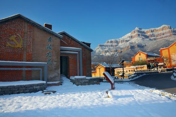 雪後廟荒村,翠竹白雪,如同一幅清淡素雅的水墨畫 雪後廟荒村,翠竹白雪,如同一幅清淡素雅的水墨畫