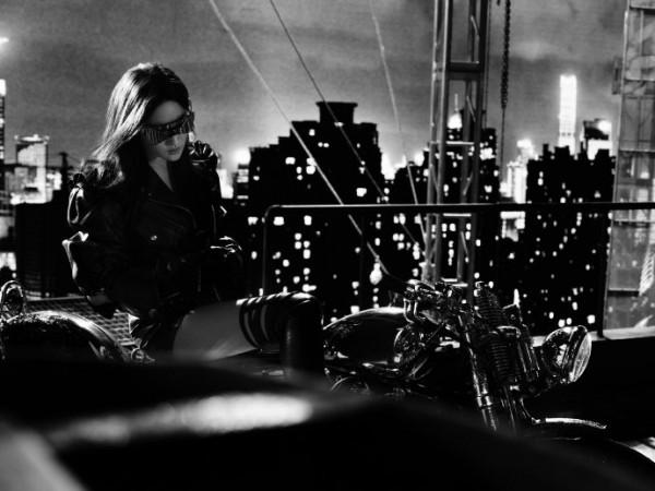 劉亦菲皮衣機車大片，看了直呼好颯