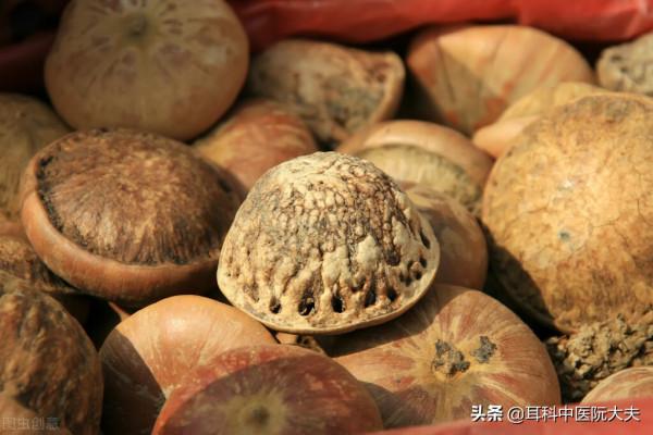 失眠因心火旺，一則治失眠的小方，一補一降，治頑固失眠