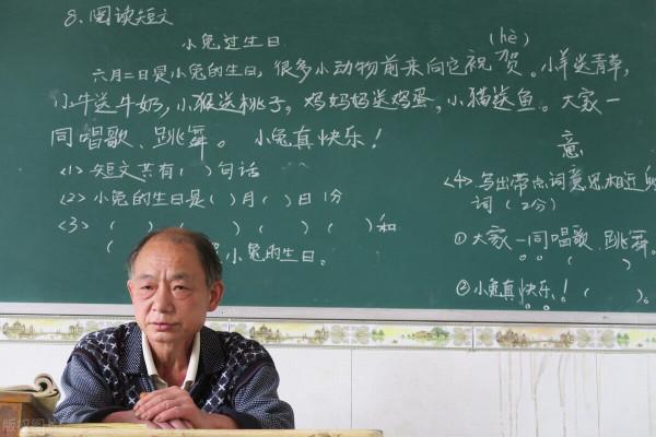 有100萬存款的農民個體戶和每月6000的退休老師，哪個活得更舒服