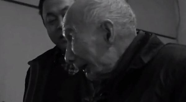 江蘇94歲失明老人因大印暴露身份,部隊派6輛坦克迎接,他究竟是誰 江蘇94歲失明老人因大印暴露身份,部隊派6輛坦克迎接,他究竟是誰