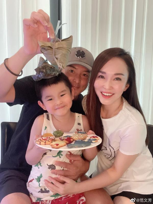 秘密戀愛12年，官宣結婚後羨煞網友，這對新加坡明星夫婦太甜了