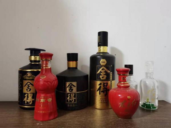 500-1500元的高階濃香酒對比，這一價位要看大品牌了