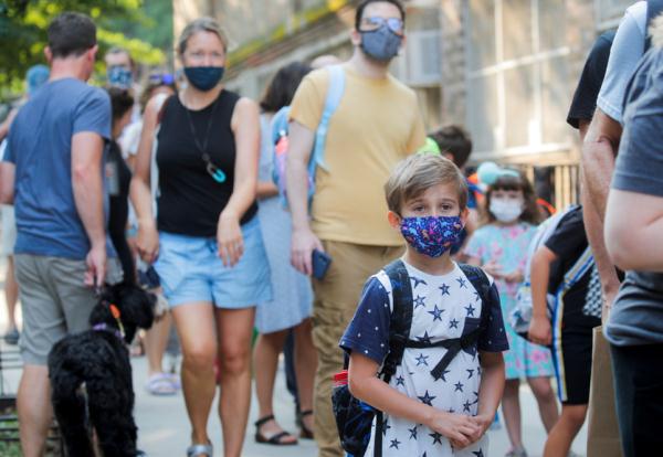 美國各地學校工作人員短缺 校長動手打掃廁所