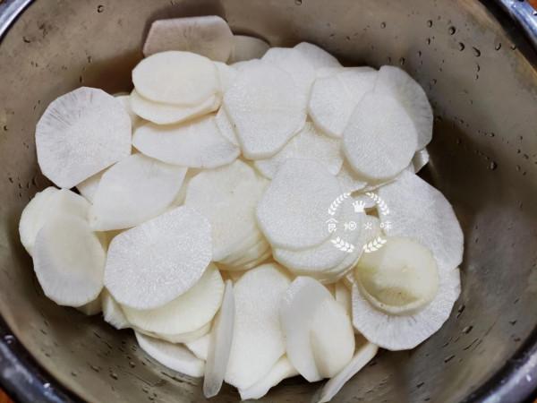 冬天多吃蘿蔔，加入它一起煮，營養加倍，清甜鮮美，大人小孩喜歡