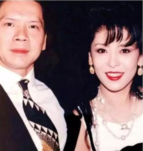 向太年前時也是顏值擔當，絲毫不輸明星氣質